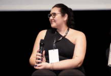 Sevdiğin biriyle yan yana olabilmek için bazen sadece durmak gerekir.