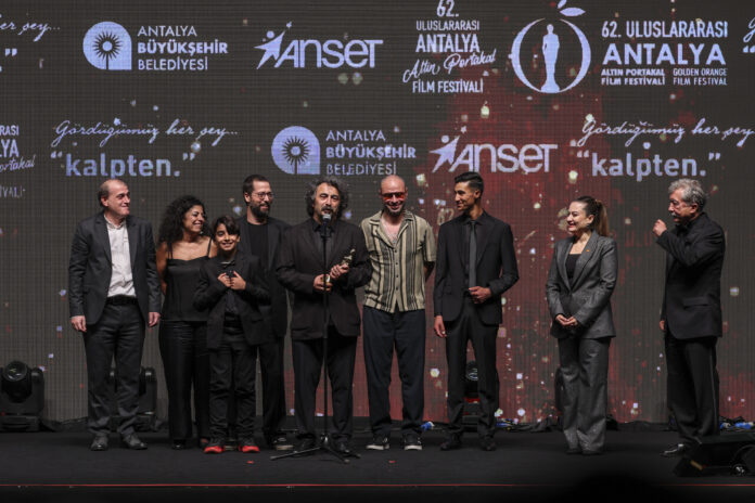 Tavşan İmparatorluğu film ekibi