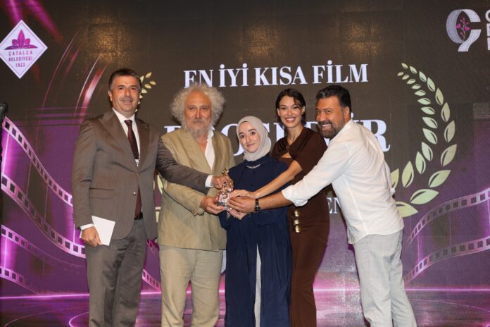 En-İyi-Kısa-Film_ Erhan-Güzel_Yüksel-Aksu_Rabia-Özmen_Dilan-Çiçek-Deniz_Bülent-Emrah-Parlak